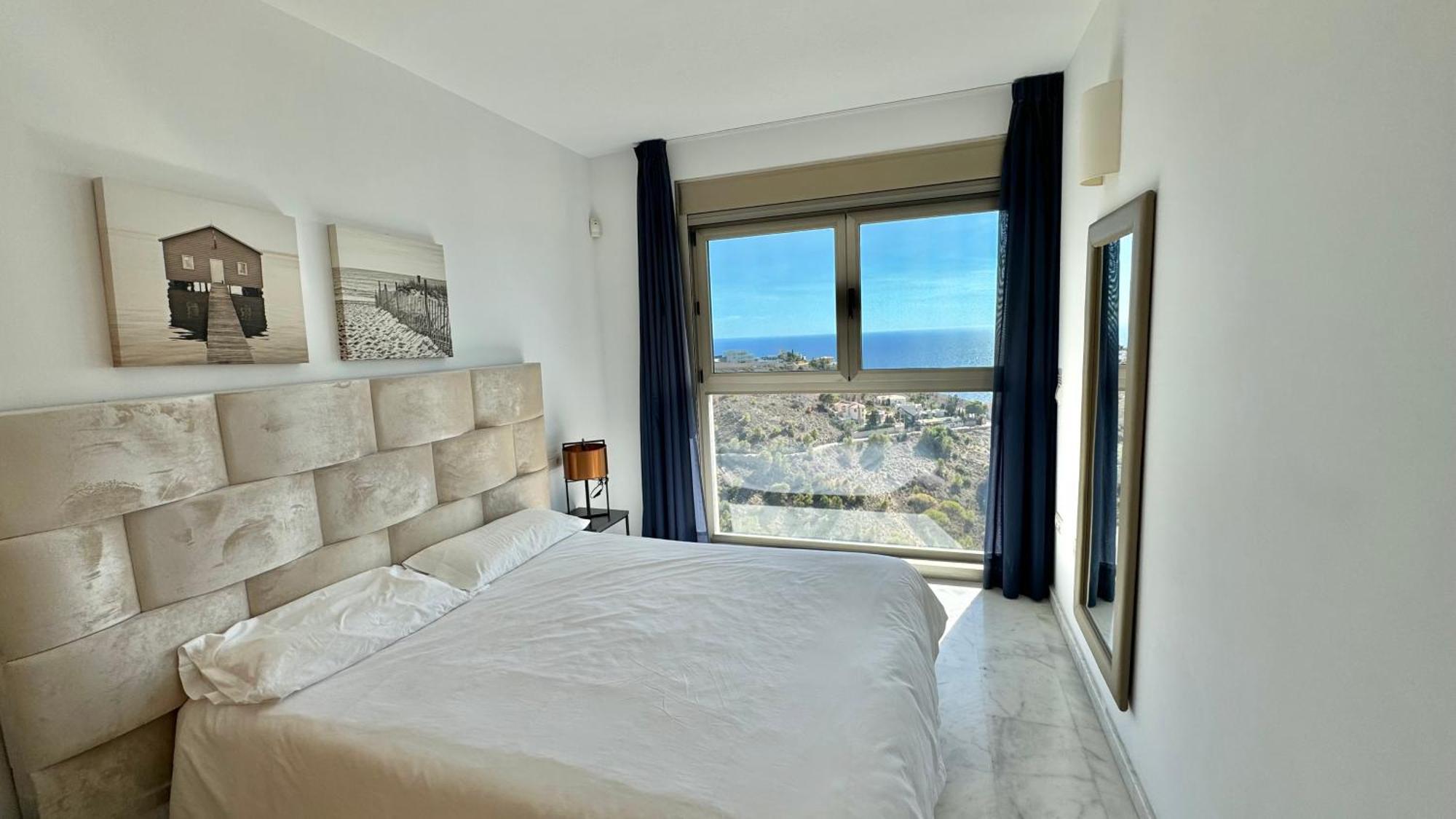 High Rise On The 39th Floor With Private Terrace And Sea Views Appartamento